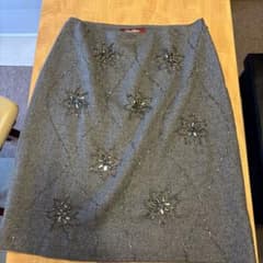 MaxMara ビーズ装飾 グレー タイトスカート 34 - メルカリ