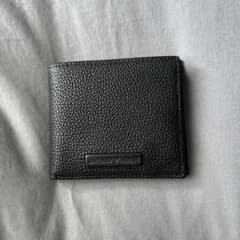 美品‼️値下げ交渉可‼️箱あり。EMPORIO ARMANI ブラック二つ折り財布のサムネイル