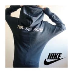 【⬇︎値下げ中¥8580】激レア NIKE ナイキ パーカー ジップアップ 刺繍のサムネイル