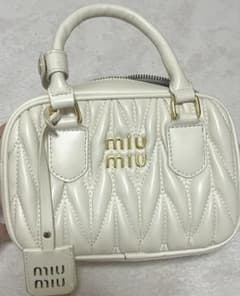 miu miu ショルダーバッグ ホワイト ノベルティ商品のサムネイル