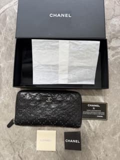 シャネル ターンロック レザー ラウンドジップウォレット スタッズ ブラック シャネル ターンロック レザー ラウンドジップウォレット スタッズ
