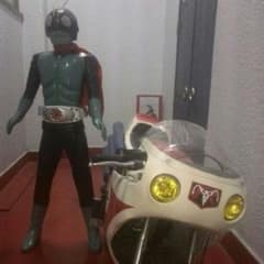 旧仮面ライダーとサイクロン号ポケバイのサムネイル