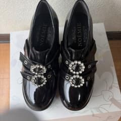 NOEMIE 厚底 ビジューバックル パンプスのサムネイル