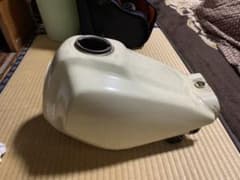 tw200 純正タンクのサムネイル