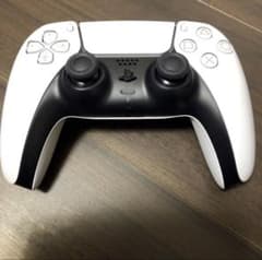 美品✨️PS5コントローラーのサムネイル
