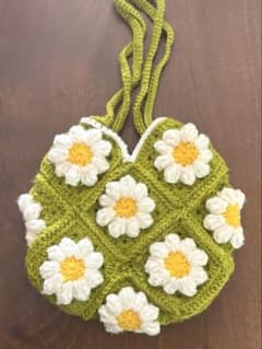 かぎ針編み　花柄ショルダーバッグのサムネイル