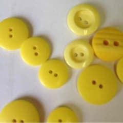 黄色ボタン各種不揃いのサムネイル