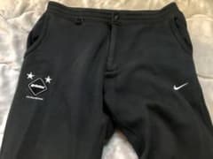 エフシーアールビー FCRB スエットパンツのサムネイル