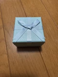 水色リボン付きギフトボックスのサムネイル