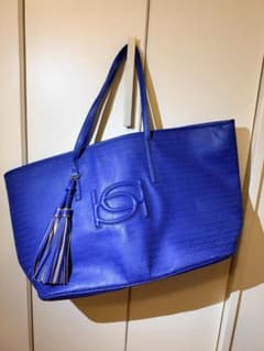 bebe ビービー モノグラム トートバッグ ブルー 大容量 タッセル付きのサムネイル