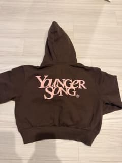 YOUNGER SONG パーカー ブラウンのサムネイル
