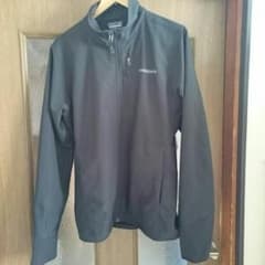 美品！パタゴニア メンズＳサイズ  ブラックジャケットのサムネイル
