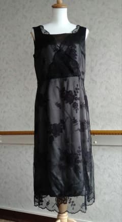 ANNE KNEIN　黒い花柄レースのワンピースのサムネイル