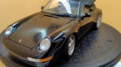 Porsche 911 Carrera Cabriolet 1/18のサムネイル