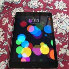 Apple iPad 第5世代 wi pi cellular 32Gbのサムネイル
