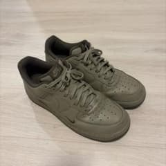 NIKE AIR FORCE 1 オリーブ スニーカーのサムネイル