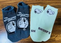 ドラえもん　スヌーピー　靴下　２足セットのサムネイル