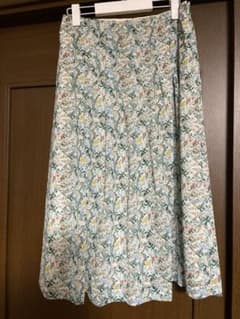 アマカ リバティー 花柄スカート Mサイズのサムネイル