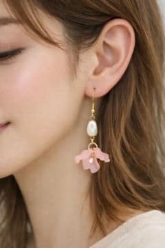 ハンドメイド ピンク花モチーフピアスのサムネイル