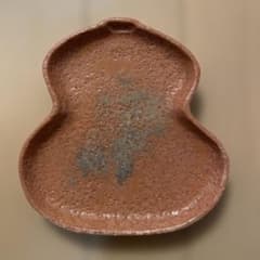 柳下季器・赤瓢平皿　瓢箪型 陶器 小皿 銘あり 柳下季器・赤瓢平皿 瓢箪型 陶器 小皿 銘あり - メルカリ
