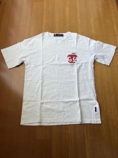 ディーナ様専用GU UNDERCOVER リンゴグラフィック Tシャツのサムネイル