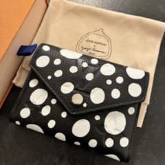 ✨超極美品 激レア✨ルイヴィトン × 草間彌生 ヴィクトリーヌ 三つ折り財布 黒 ✨超極美品 激レア✨ルイヴィトン × 草間彌生 ヴィクトリーヌ 三つ折り