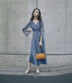 AMERI LACE SLEEVE REFIND DRESS ブルーのサムネイル