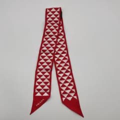 まめもち！プラダ トライアングルスカーフ 赤 レッド シルク100% 絹 まめもち様専用！プラダ トライアングルスカーフ 赤 レッド