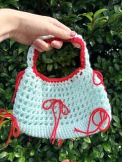 ハンドメイド 手編み ミニバッグ ライトブルー×レッドのサムネイル