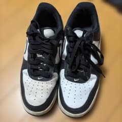 NIKE AIR FORCE 1 ブラック ホワイト スニーカーのサムネイル