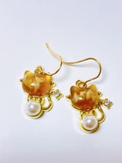 No.45 ハンドメイドピアス 猫 パール調 ゴールドカラーのサムネイル