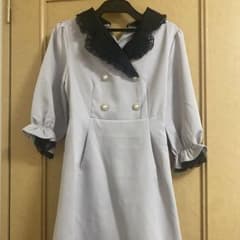 薄い青のダブルブレストワンピースのサムネイル