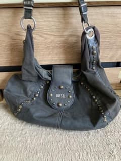 ゆ*ん様 DIESEL ショルダーバッグ スタッズ装飾 ゆ*ん様 DIESEL ショルダーバッグ スタッズ装飾 - メルカリ