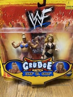 プロレスフィギュア　wwe フィギュア　ルナ vs セイブル　激レア品 プロレスフィギュア wwe フィギュア ルナ vs セイブル 激レア品 - メルカリ