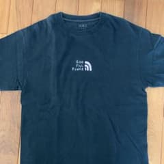 再値下げ　700fill ロゴTシャツのサムネイル