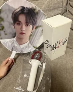 straykids ペンライト＋LeeKnow うちわ straykids ペンライト＋LeeKnow うちわ - メルカリ