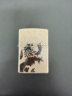 Zippo ジッポー ライオン(獅子)柄 市松模様 シルバーカラー 2015年製のサムネイル