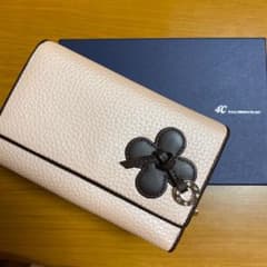 三つ折り財布のサムネイル