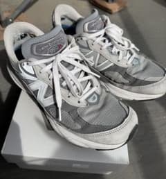 New Balance 990 V6 グレー スニーカーのサムネイル