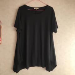 黒シャツ シンプルのサムネイル