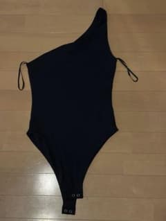 FOREVER21 黒 ワンショルダー ボディスーツ Sのサムネイル