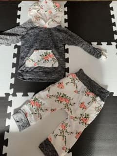 女の子　100 花柄　セット　スエットのサムネイル