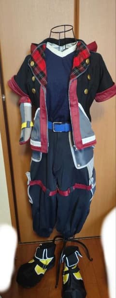 a*k様 【靴付き】キングダムハーツ3　ソラ　衣装　Dハロ仮装 a*k様 【靴付き】キングダムハーツ3 ソラ 衣装 Dハロ仮装 - メルカリ