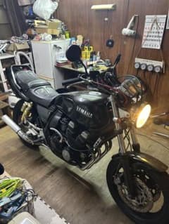 YAMAHA XJR400 ブラック カスタム車両のサムネイル