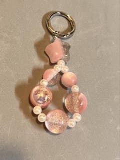 ハンドメイド　ピンクの樹脂製キーホルダーのサムネイル