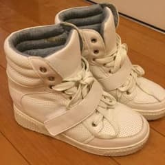 美品 インヒールスニーカーのサムネイル