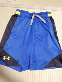 UNDER ARMOUR 青・黒・黄 ショートパンツのサムネイル