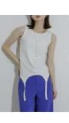 ホワイト タンクトップ ノースリーブのサムネイル