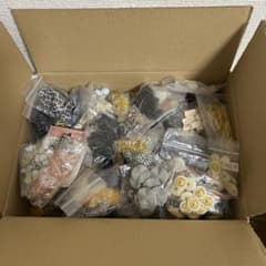 ビーズ・アクセサリー　大量セットのサムネイル