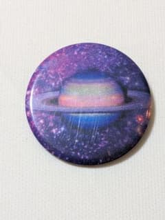 缶バッジ　土星　紫色のサムネイル